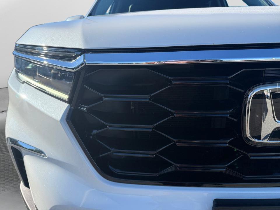 Certified 2025 Honda Pilot Touring image 28