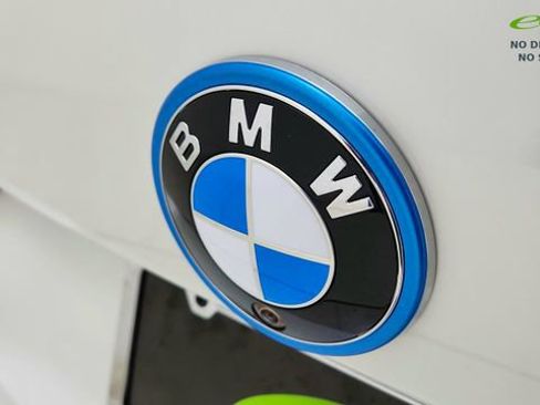 Used 2025 BMW i4 eDrive40 w/ Premium Package RWD image 16