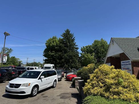 Used 2014 Dodge Grand Caravan SXT w/ UConnect Hands-Free Group FWD image 1