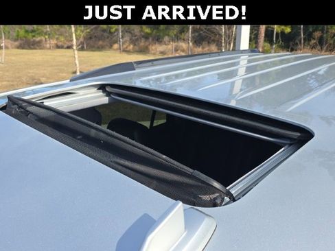 Used 2017 Cadillac Escalade Premium Luxury image 5