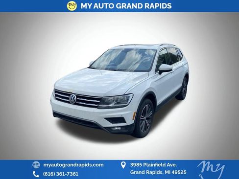 Used 2018 Volkswagen Tiguan SEL AWD/4WD image 2