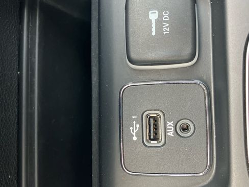 Used 2020 Jeep Cherokee Latitude Plus AWD/4WD image 27