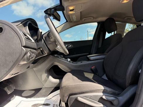 Used 2016 Chrysler 200 Limited image 12