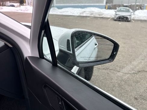 Certified 2024 Volkswagen Tiguan SE image 35