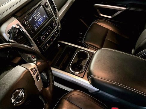 Used 2019 Nissan Titan PRO-4X w/ Pro-4x Convenience Package image 15