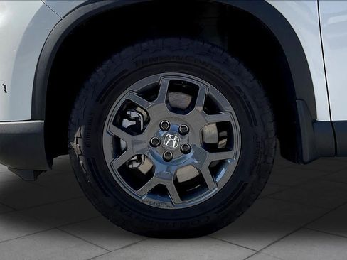 Used 2025 Honda Pilot TrailSport image 11