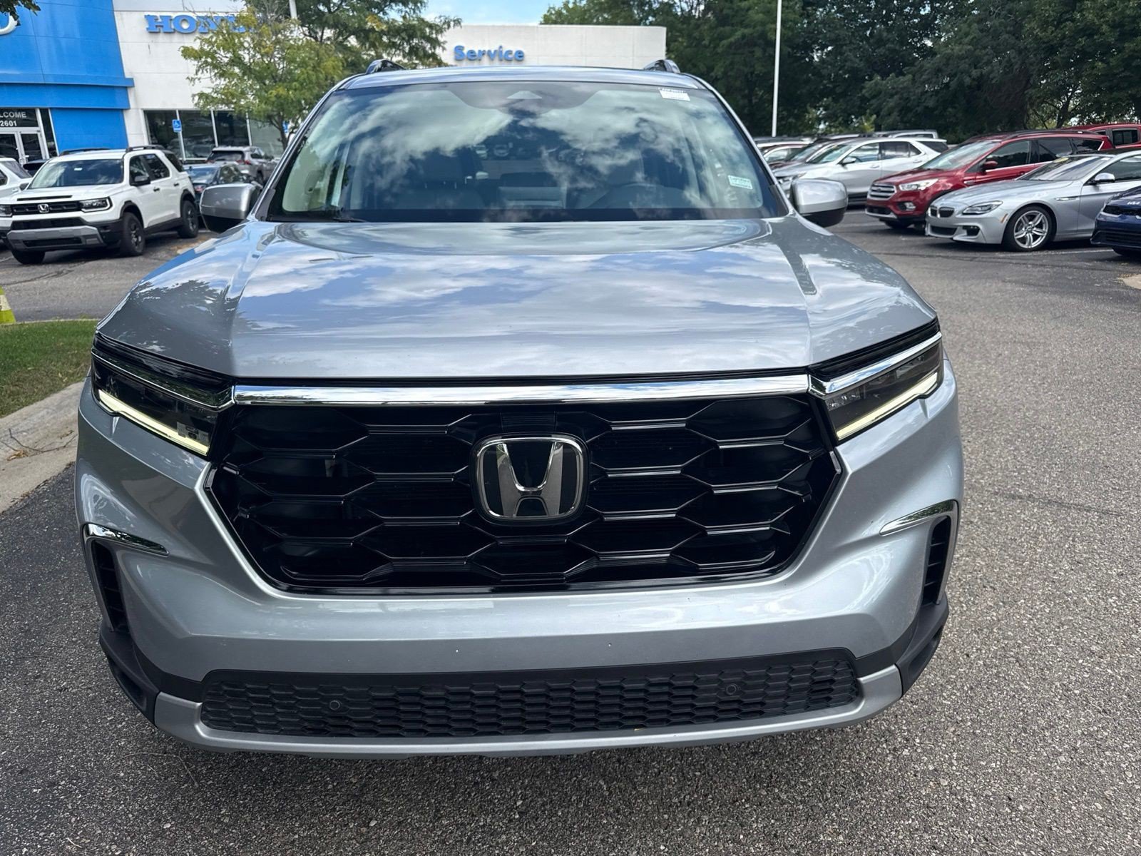Certified 2023 Honda Pilot Touring image 2
