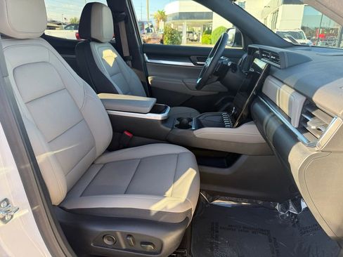 Used 2025 GMC Terrain Elevation w/ Elevation Premium Package AWD/4WD image 18