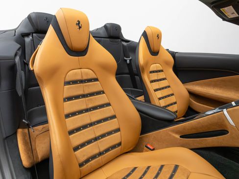 Used 2025 Ferrari Roma Spider RWD image 40
