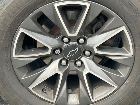 Used 2021 Chevrolet Tahoe Z71 w/ Z71 Signature Package image 23