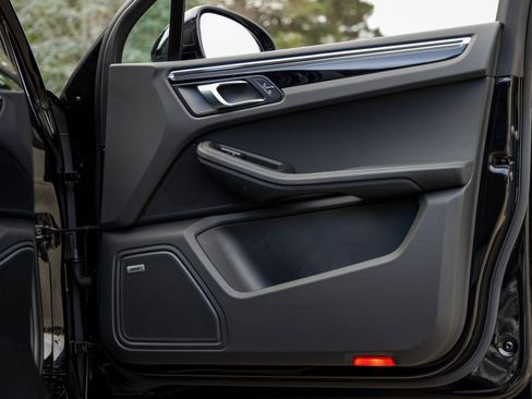 Certified 2025 Porsche Macan image 46