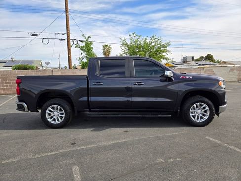 Used 2024 Chevrolet Silverado 1500 LT w/ Z71 Off-Road Package AWD/4WD image 7