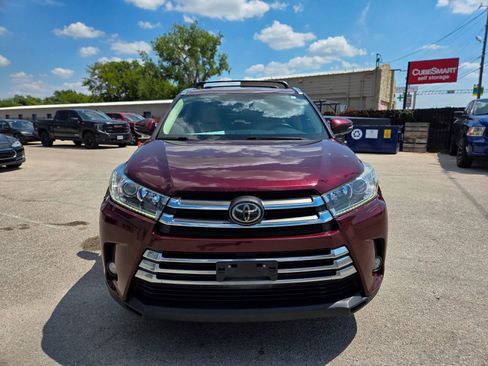 Used 2017 Toyota Highlander Limited Platinum image 2
