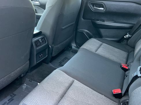 Used 2025 Nissan Rogue SV image 5