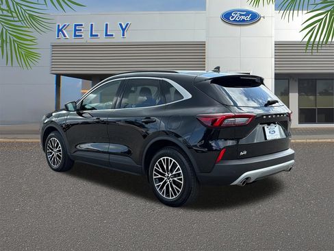 Used 2025 Ford Escape SE FWD image 3