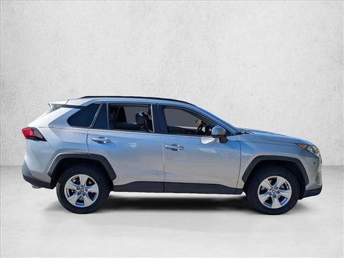 Used 2021 Toyota RAV4 XLE w/ Convenience Package image 2