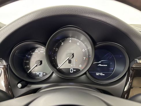 Certified 2026 Porsche Macan Turbo AWD/4WD image 37