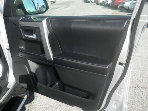 Used 2017 Toyota 4Runner SR5 image 25