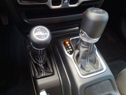 Used 2022 Jeep Wrangler Unlimited Sahara AWD/4WD image 14