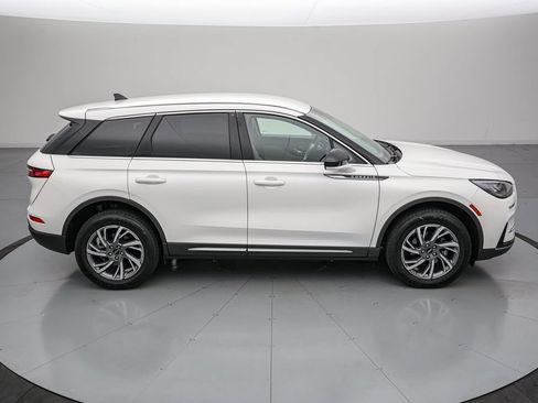 Used 2024 Lincoln Corsair FWD image 3