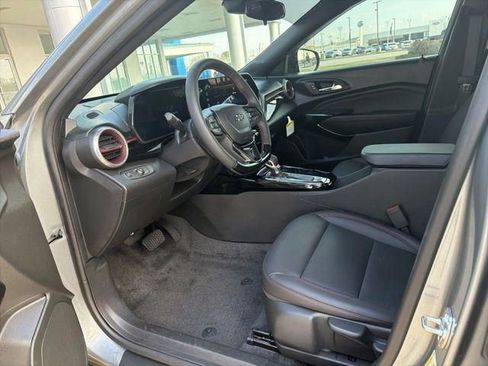 Used 2025 Chevrolet Trax RS w/ Driver Confidence Package image 25