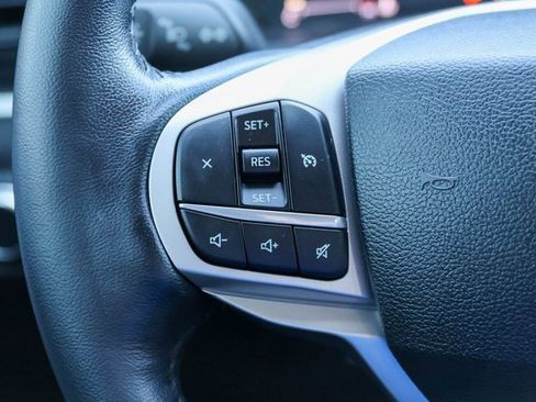 Used 2022 Ford Explorer XLT image 29