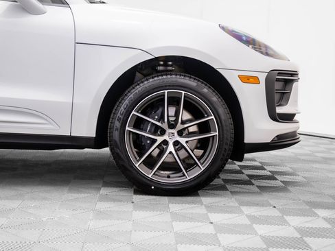 Used 2026 Porsche Macan AWD/4WD image 33