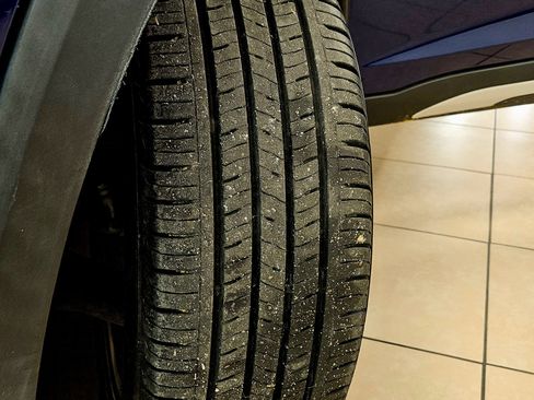 Used 2018 Nissan Kicks SR w/ Exterior Package image 37