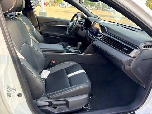 Used 2025 Toyota Camry LE FWD image 18
