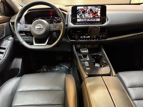 Used 2023 Nissan Rogue SL w/ SL Premium Package image 4