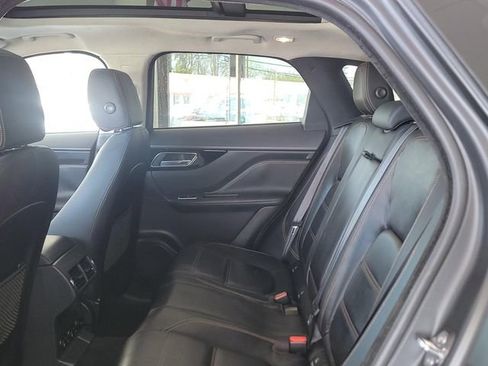 Used 2019 Jaguar F-PACE Prestige image 12