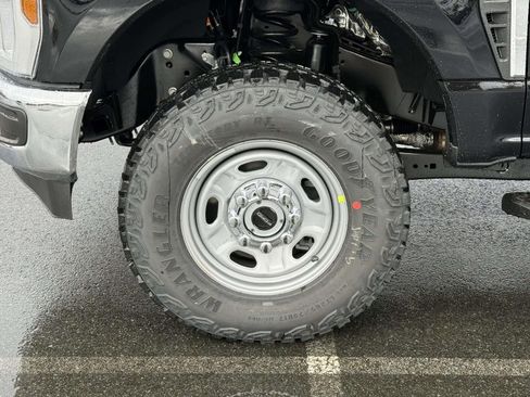 New 2026 Ford F250 XL w/ XL Off-Road Package image 7