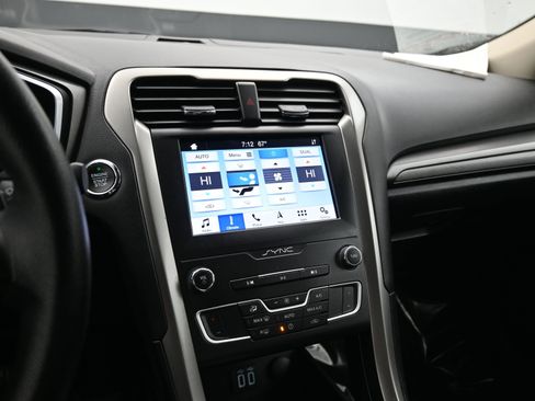 Used 2019 Ford Fusion SE image 13