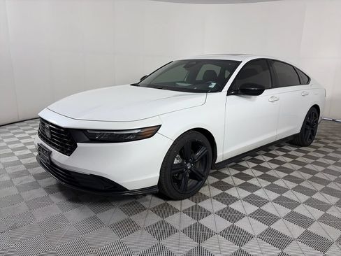 Used 2023 Honda Accord Sport image 3