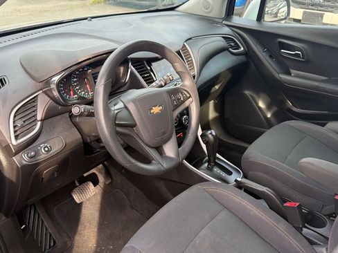 Used 2019 Chevrolet Trax LS FWD image 9