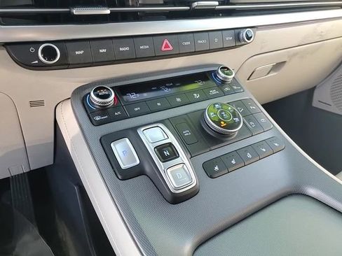 Used 2024 Hyundai Palisade Limited image 23
