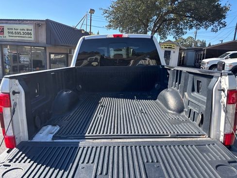 Used 2017 Ford F250 Platinum w/ Platinum Ultimate Package AWD/4WD image 33
