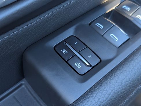 Used 2022 GMC Yukon Denali image 32