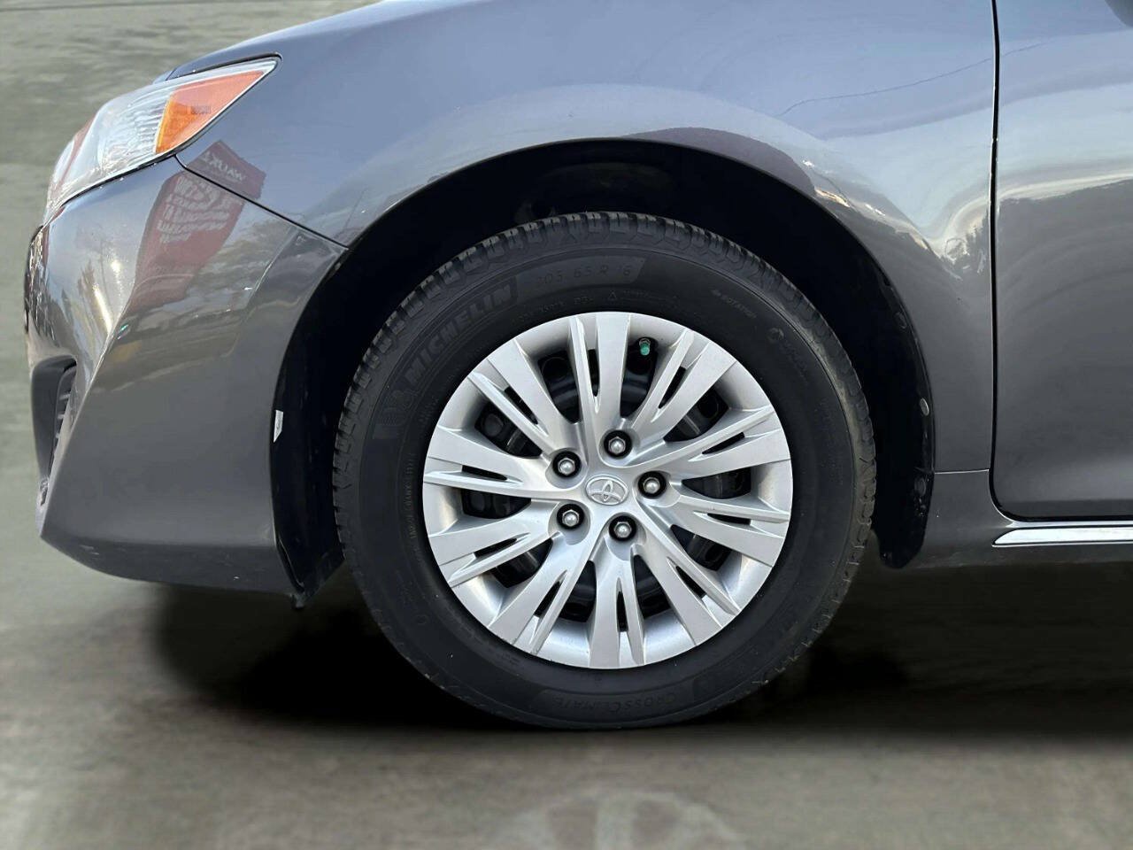 Used 2012 Toyota Camry LE FWD image 32
