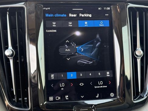 Certified 2023 Volvo XC60 B5 Ultimate w/ Climate Package image 18