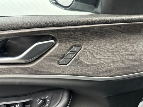 Used 2023 Jeep Grand Cherokee L Limited image 12