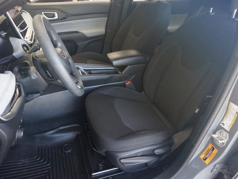 Used 2023 Jeep Compass Sport image 17