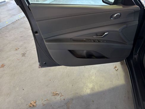 Used 2025 Hyundai Elantra SEL image 25