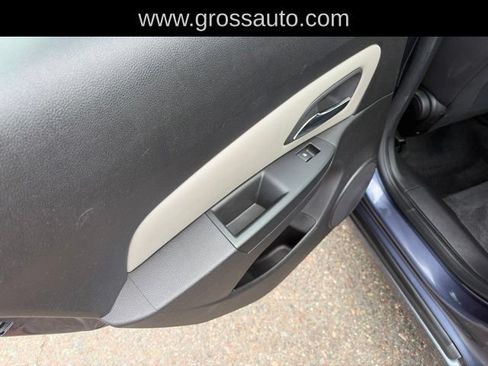 Used 2013 Chevrolet Cruze LS FWD image 29