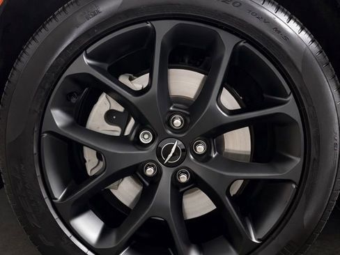 Used 2023 Chrysler Pacifica Touring-L w/ Uconnect Theater Family Group image 36