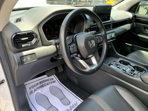 Used 2025 Honda Pilot EX-L image 16