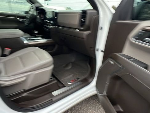 Used 2024 Chevrolet Silverado 1500 LT Trail Boss w/ Convenience Package II image 18