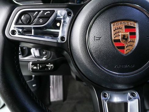 Certified 2019 Porsche Macan image 10