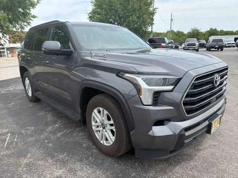 Used 2025 Toyota Sequoia SR5 w/ SR5 Premium Package AWD/4WD image 2