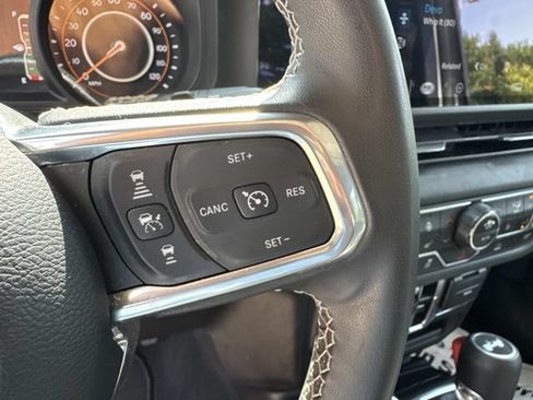 Used 2025 Jeep Wrangler Unlimited Sahara AWD/4WD image 29